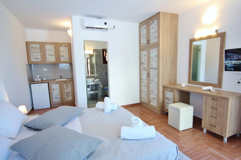 Ifestos Villa Фира Екстериор снимка